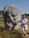 pierre levée et mon guide à Kermario